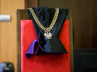 Sąd Sala sądowa sala rozpraw wymiar sprawiedliwości toga sędziowska