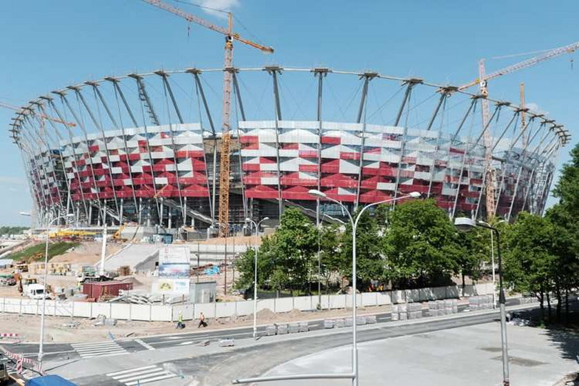 Stadionu nie ma, a premie będą