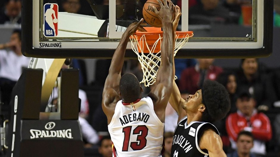 Bam Adebayo (po lewej)