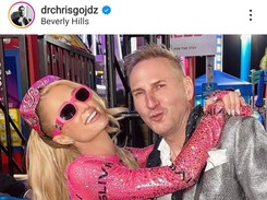 'Masz złote ręce, Krzysiu'. Doktor Gojdź, który dba o wygląd Paris Hilton, rozkręca nowy biznes w USA...