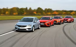 Opel Astra kontra Kia Ceed, Ford Focus i Renault Megane - 3 czy 4 cylindry? Sprawdzamy co warto kupić