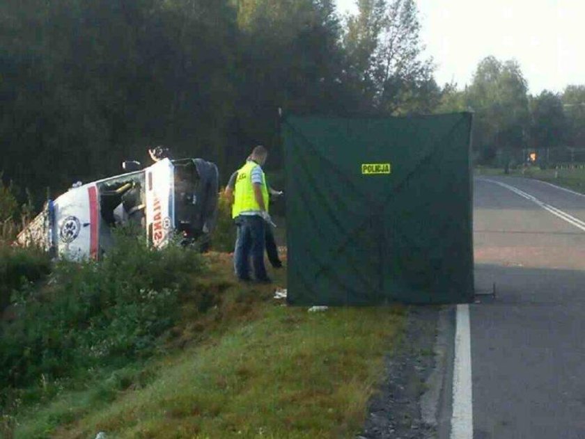 Karetka wyleciała z drogi. Nie żyje pacjentka