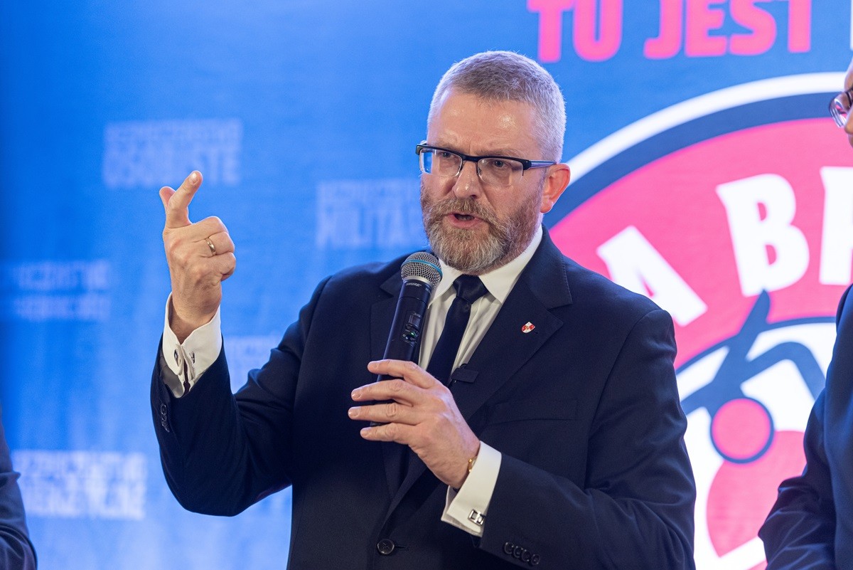 „Obrażał mnie i kierował wobec mnie groźby, doszło też wobec mnie do rękoczynu, ponieważ jak chciałam odjeść, to byłam popychana i szarpana” – powiedziała lekarka.