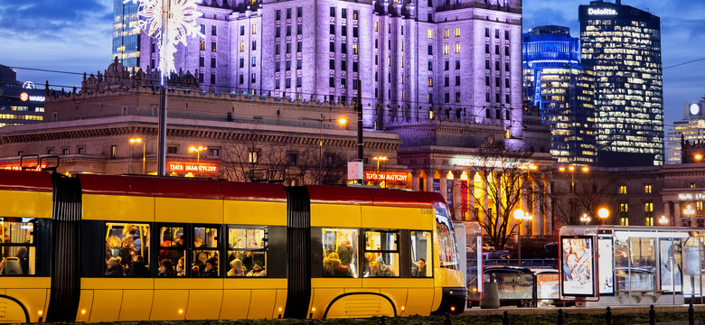 Tramwaj potrącił pieszego przy rondzie Dmowskiego