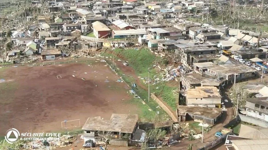 Delovi uništenih naselja | Foto: Civil Security/Handout via REUTERS