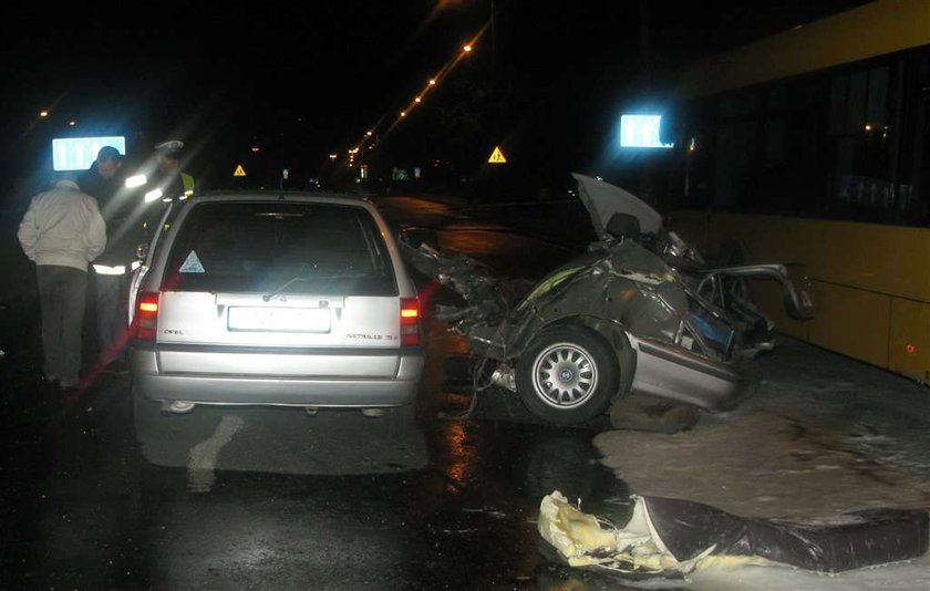 BMW rozpadło się na pół! ZDJĘCIA