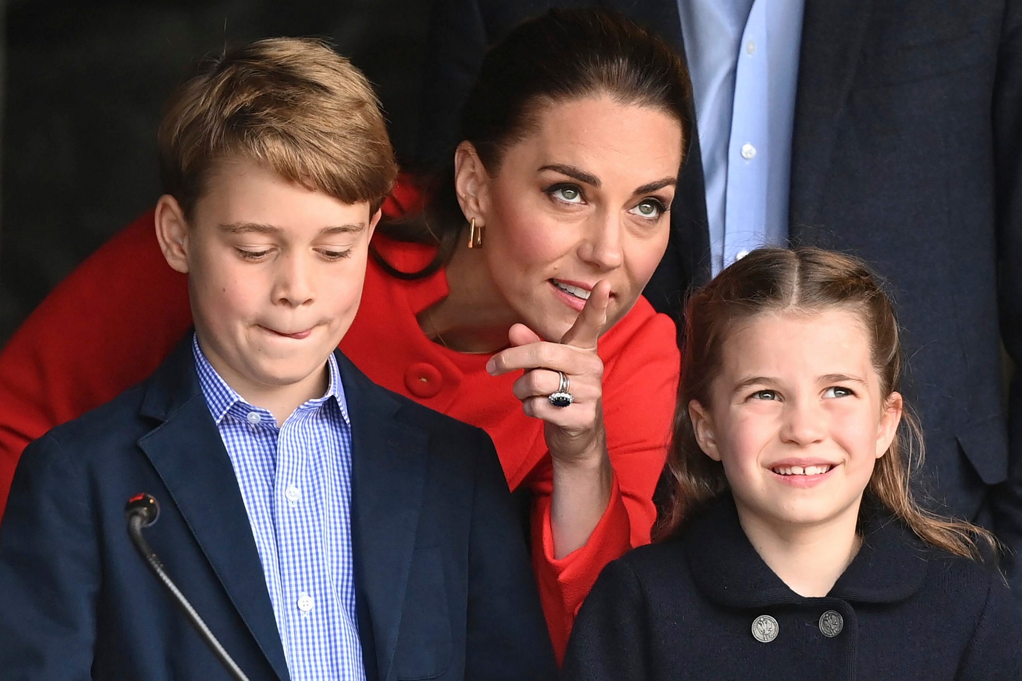 Vojvodkyňa Kate, princ George a princezná Charlotte počas návštevy Cardiffu.