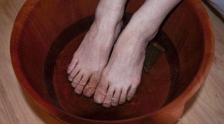 Ezért érdemes ecetben áztatni a lábadat. Fotó: Getty Images