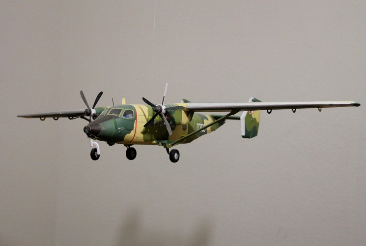 W 2008 roku Departament Zaopatrywania MON zamówił bez przetargu 12 samolotów transportowych M28B/PT Bryza od należących do United Technology Holding Polskich Zakładów Lotniczych w Mielcu. Koszt zakupu 12 samolotów tego typu był identyczny jak koszt zakupu 8 samolotów C-295M o 4-krotnie większym udźwigu. Łatwo oszacować, że była to bardzo zła inwestycja MON-u. M28 jest wykorzystywany do szkolenia załóg samolotów transportowych. Jest to wyjątkowy drogi sposób szkolenia w tym zakresie. Według danych Sił Powietrznych, godzina lotu M28 kosztuje 5300 zł, podczas gdy C295M tylko 3184 zł. Jest to jeden z najlepszych przykładów niewłaściwego zagospodarowania środków przeznaczonych na polskie zbrojenia..<a href=' http://forsal.pl/galerie/797438,zdjecie,1,leopardy-2a5-pierwsze-czolgi-dotarly-do-polski-zdjecia.html' target='_blank' style='color: blue'> Kliknij tutaj, aby zobaczyć zdjęcia polskich czołgów typu Leopard</a> fot. Tadam