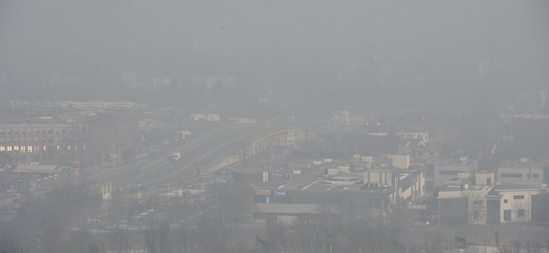 Smog nie odpuszcza. W kilkunastu miastach bardzo zły stan powietrza