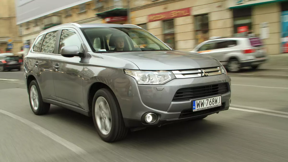 Mitsubishi Outlander 2.0 2WD (1)