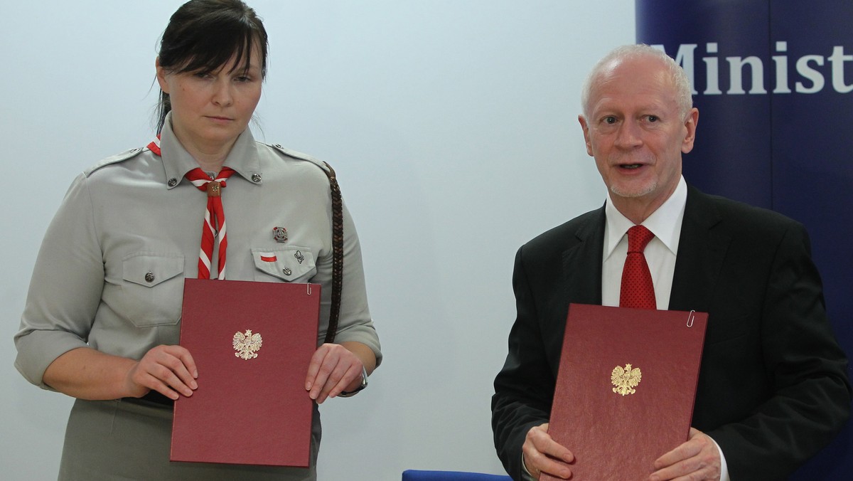 Michał Boni, minister cyfryzacji i administracji powołał Piotra Czyża na stanowisko dyrektora Centrum Projektów Informatycznych. Według środowego komunikatu Ministerstwa, Czyż zastąpi na tym stanowisku Agnieszkę Boboli, która zostanie doradcą ministra.