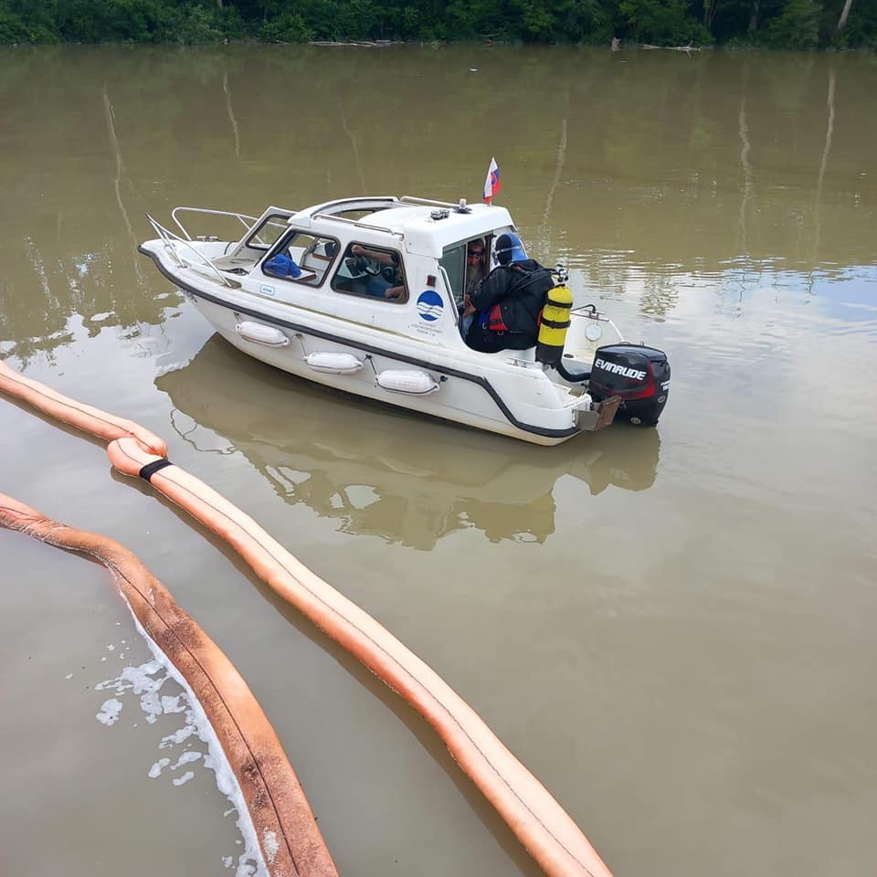 V bratislavskom prístave sa v piatok potopilo plavidlo.