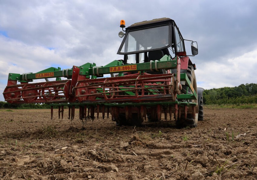 poljoprivreda-traktor-oranje-01-872x610