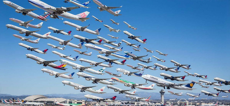 Niezwykłe zdjęcie 75 samolotów odlatujących z lotniska w Los Angeles (LAX) - Mike Kelley wykonał 370 ujęć w 8 godzin
