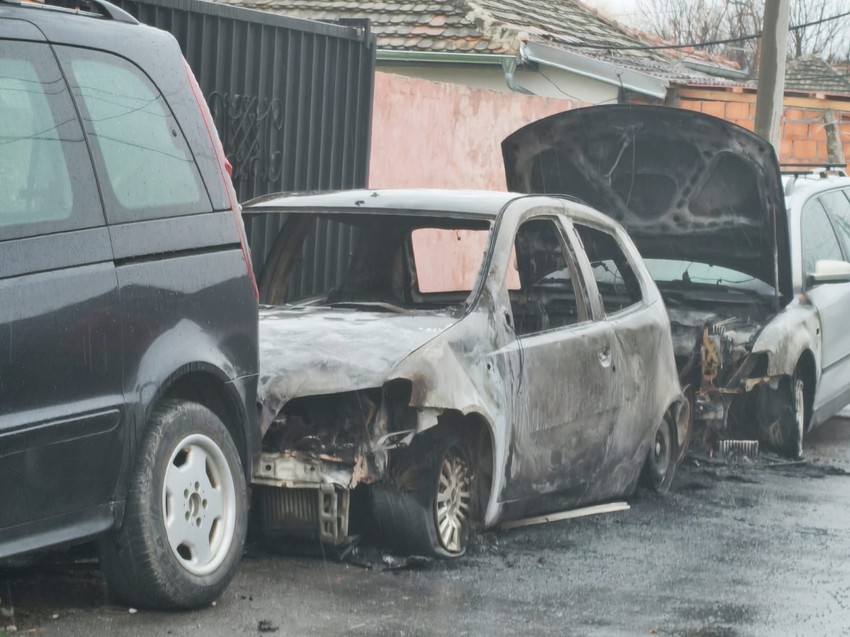 Zapaljeni automobili u Borči