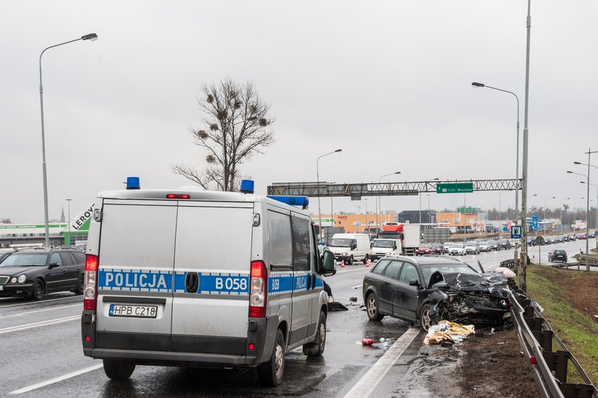 Tragiczny wypadek na węźle bielańskim, tuż przy zjeździe z autostrady