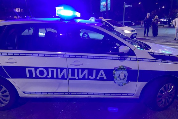 POSVAĐALA SE SA BIVŠOM SUPRUGOM SVOG MUŽA, PA JE PREGAZILA AUTOMOBILOM Haos na Novom Beogradu: Žena zadobila teške povrede