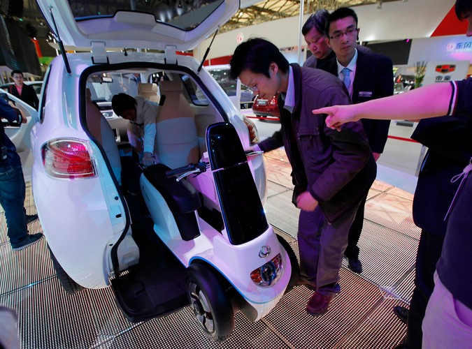 Salon samochodowy w Szanghaju... Jest na czym zawiesić oko :)