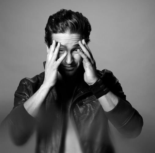 Krzyszfof Zalewski na zdjęciach z nowej sesji