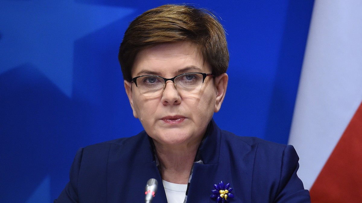 - Nie widzę powodu, by w sprawie Centrum Eksperckiego Kontrwywiadu NATO robić sensację - powiedziała w Brukseli premier Beata Szydło. Podkreśliła, że przychyla się do opinii NATO, które - jak mówiła - "wydało komunikat, że wszystko jest w jak najlepszym porządku".