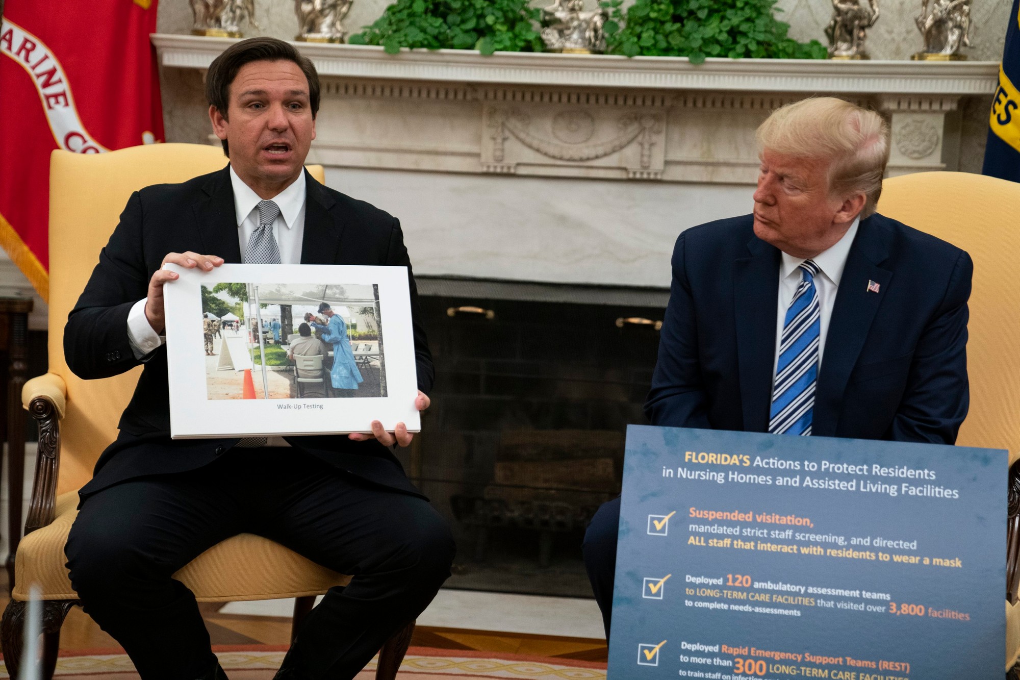 Guvernér Floridy Ron DeSantis a bývalý americký prezident Donald Trump.