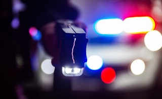 Rzecznik KGP: Nie jest określone, ile razy można użyć paralizatora