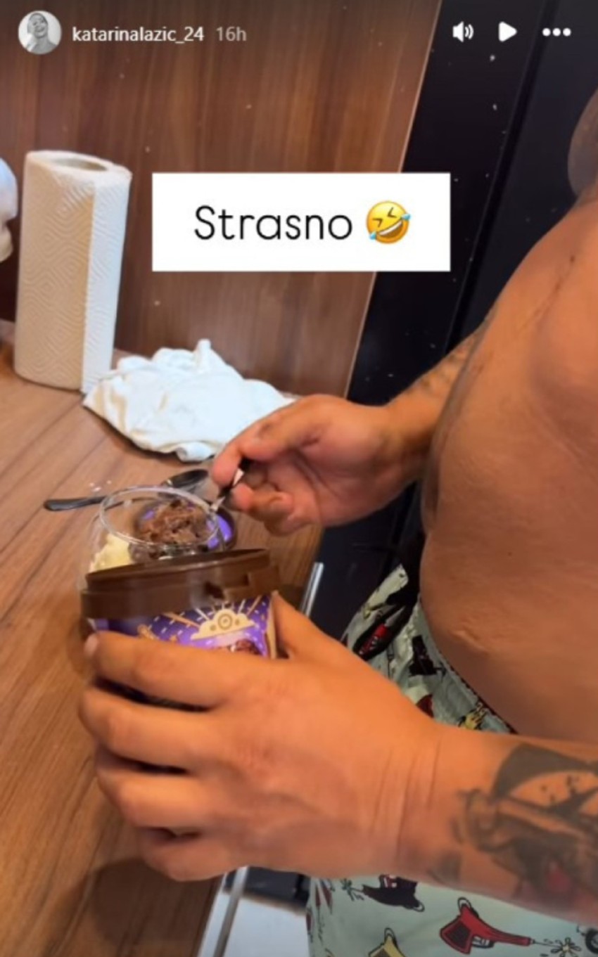 Darko Lazić jede usred noći