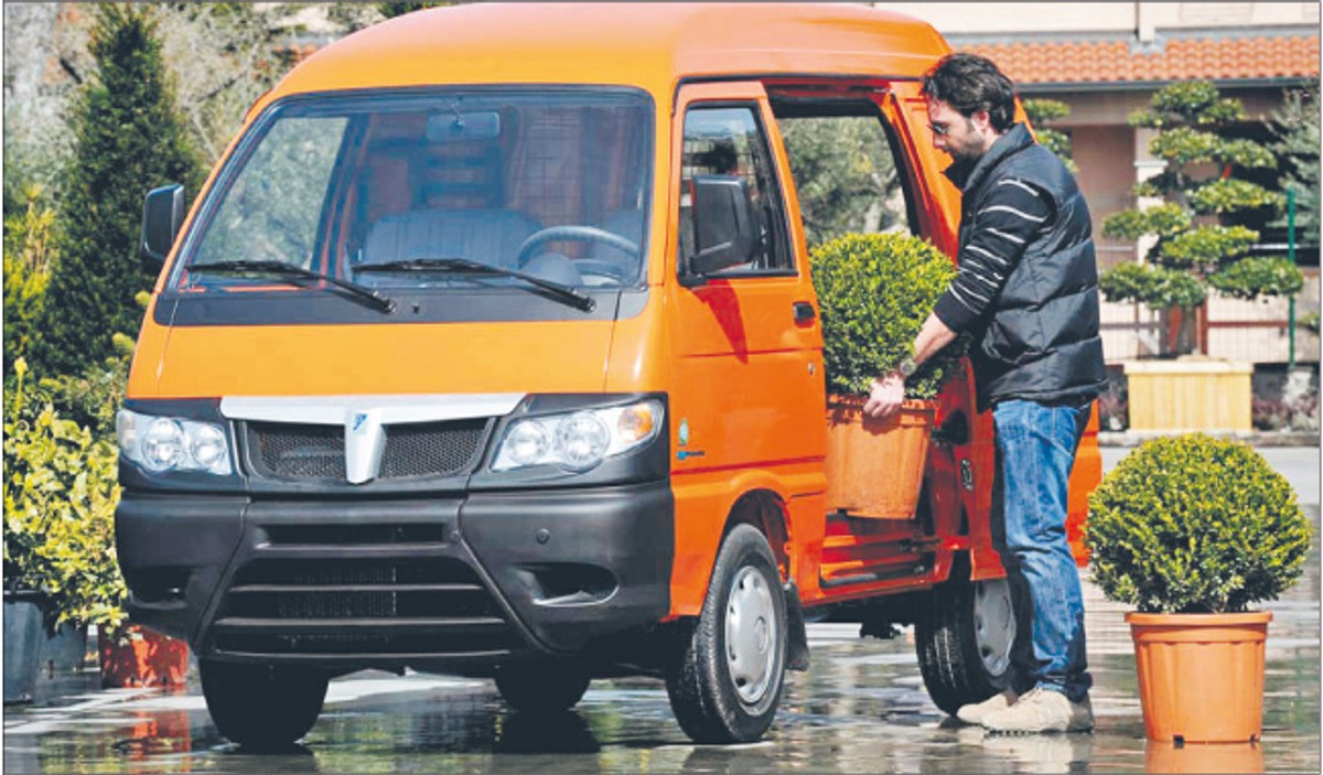 Główną zaletą aut Piaggio jest ich niewielki rozmiar. Wjeżdżają praktycznie w każdą strefę miejską Fot. materiały prasowe