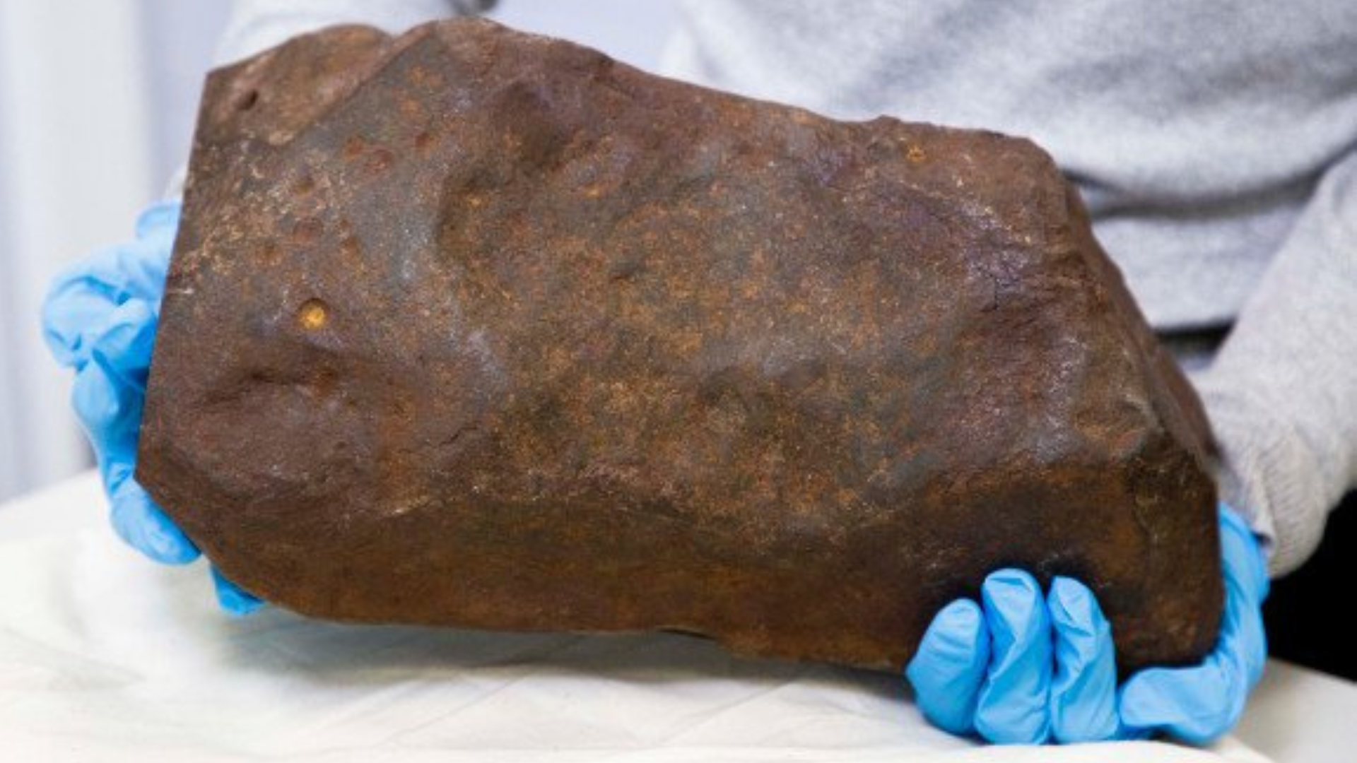 Myslel si, že našiel veľký nuget zlata.