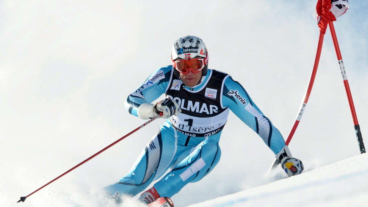 Aksel Lund Svindal prowadzi po zjeździe do superkombinacji w odbywających się w Val d'Isere mistrzostwach świata w narciarstwie alpejskim. Norweg przejechał trasę w czasie 1:30,99 i wyprzedził Amerykanina Bode Millera oraz Francuzem Adrienem Theauxem.