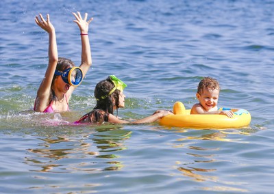 W 2025 roku wakacje zaczną się później, niż zwykle. Dlaczego szkoły będą pracowały dłużej? Kiedy uczniowie dostaną świadectwa?