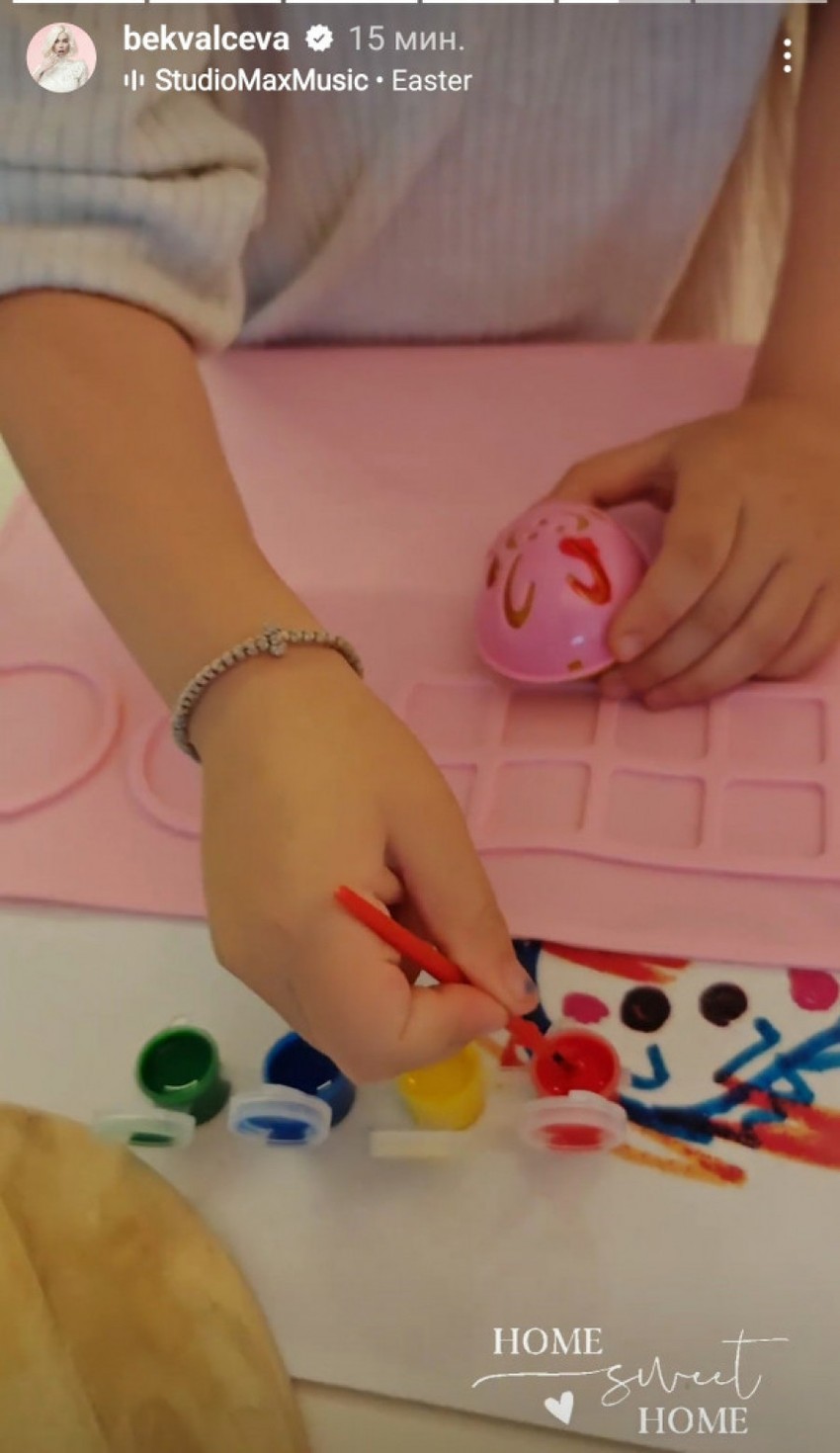 Nataša Bekvalac pokazala kako se u njenom domu farbaju jaja