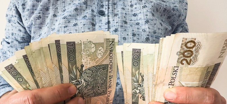 2988 zł miesięcznie również dla tej grupy osób. Sąd podjął decyzję