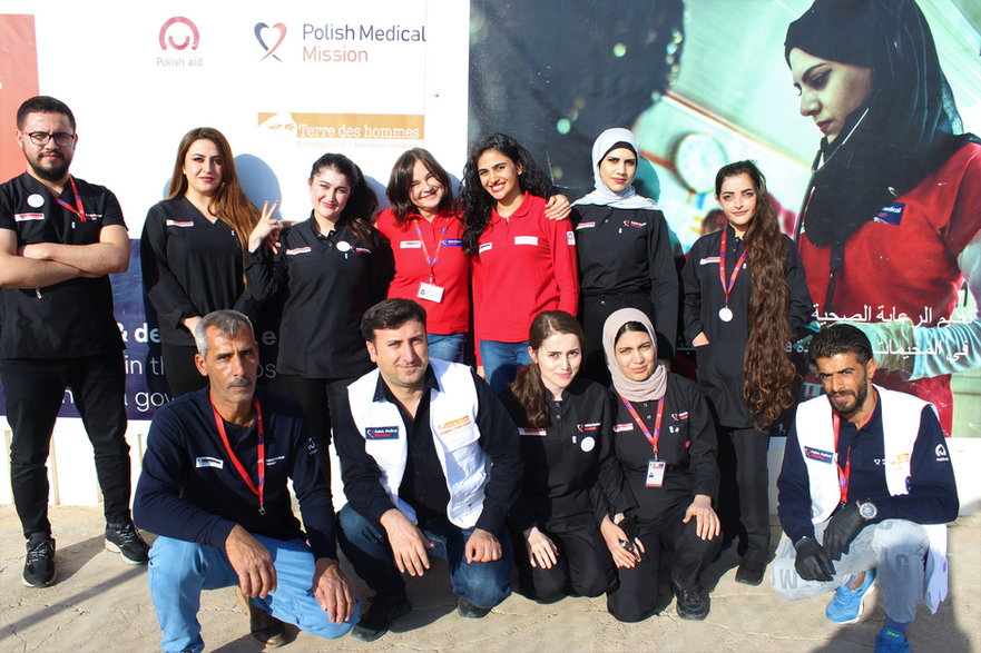 Cały zespół medyków z kliniki PMM w obozie Baharka
