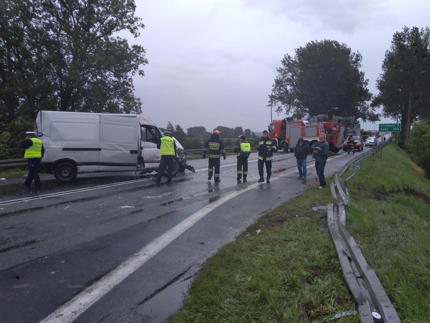 Zderzenie busa z autobusem PKS. Kilkanaście osób rannych!