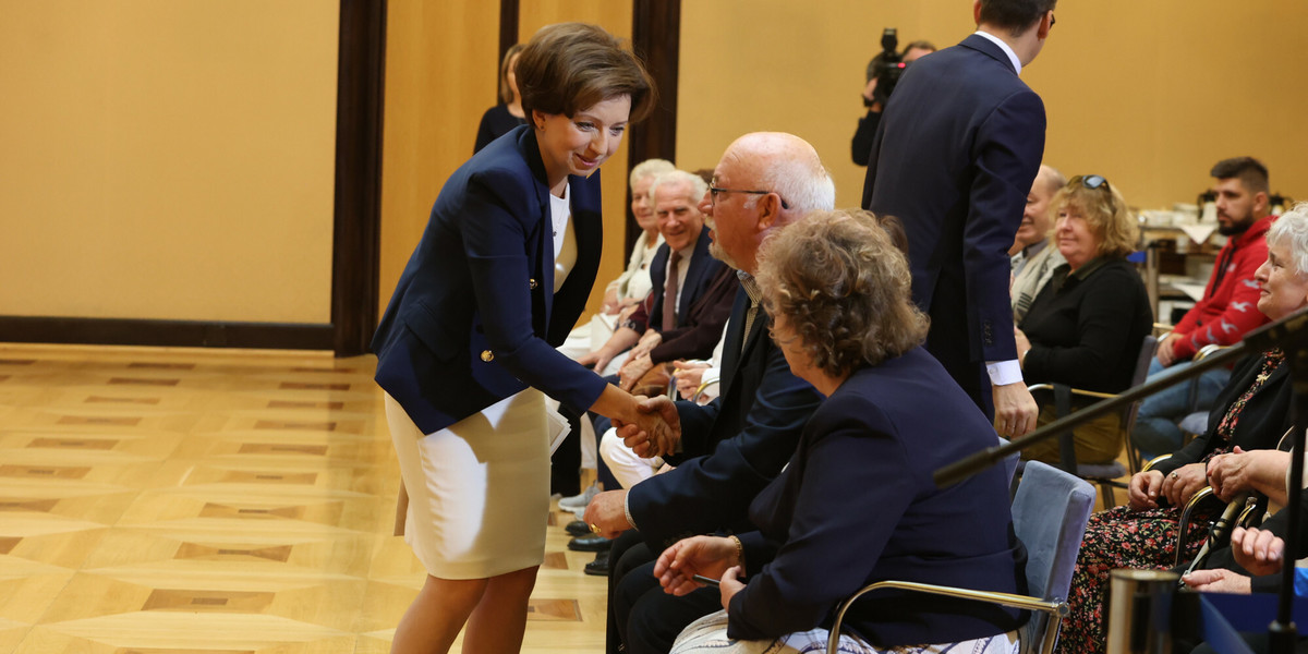 Minister Marlena Maląg podczas spotkania z seniorami 18 października