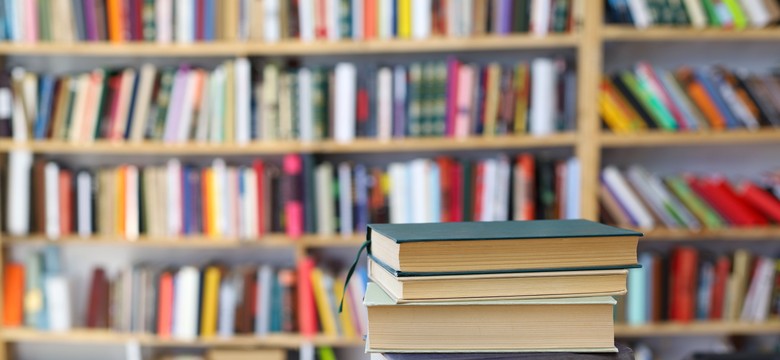 Szybki i diabelnie trudny QUIZ z polskiego dla erudytów. Większość myli znacznie tych słów