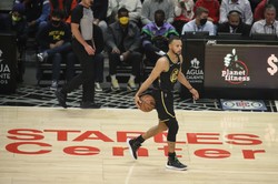 NBA. Warriors znów na prowadzeniu w lidze. Curry blisko rekordu