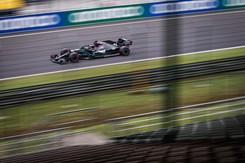 Lewis Hamilton wygrał kwalifikacje i po raz 90. ruszy z pole position