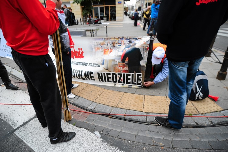 Związkowcy pod Ministerstwem Rolnictwa i Rozwoju Wsi