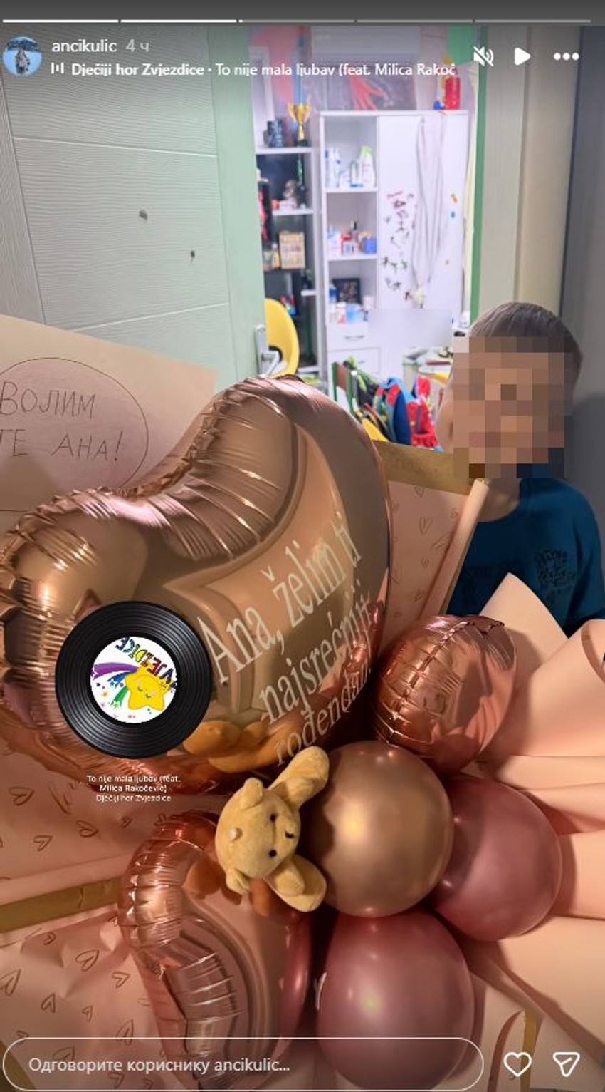 Slavlje u domu Miljane Kulić: Od malog Željka roze baloni i poruka, cvet od praziluka i jaja