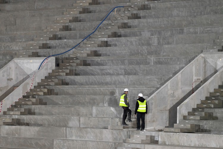 Pojemność 'Areny Kraków' wahać się będzie, w zależności od typu imprezy, między 11554 a ok 18000 miejsc. To daje jej prawo do nazywania się największą tego typu budowla w Polsce. Do dyspozycji gości dostępnych będzie 1341 miejsc parkingowych, 27 skyboksów i loża prezydencka.