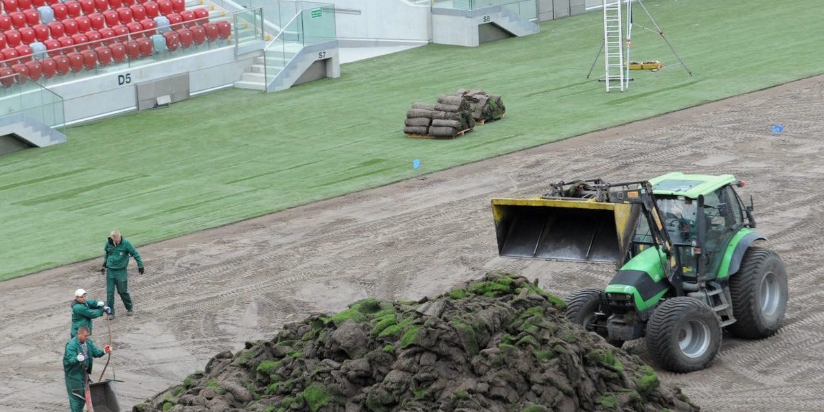 Zerwali murawę na Stadionie Narodowym