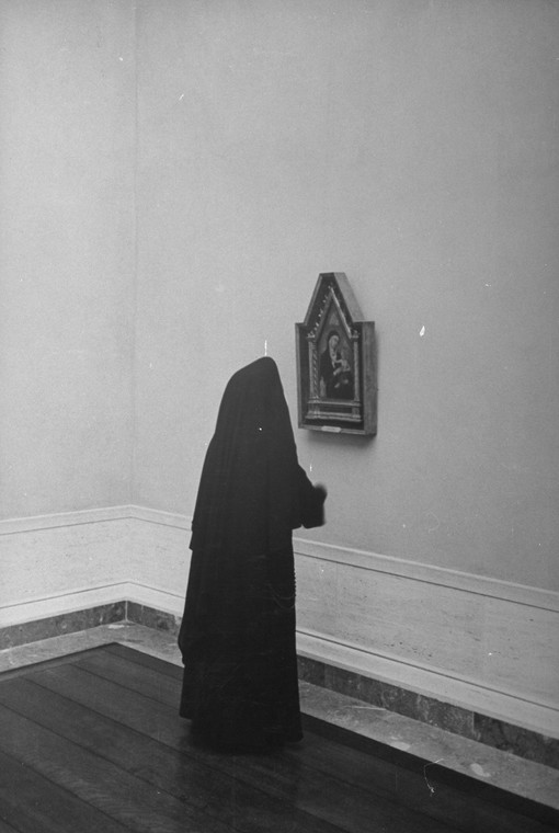 Siostra zakonna w swojej celi - zdjęcie ilustracyjne