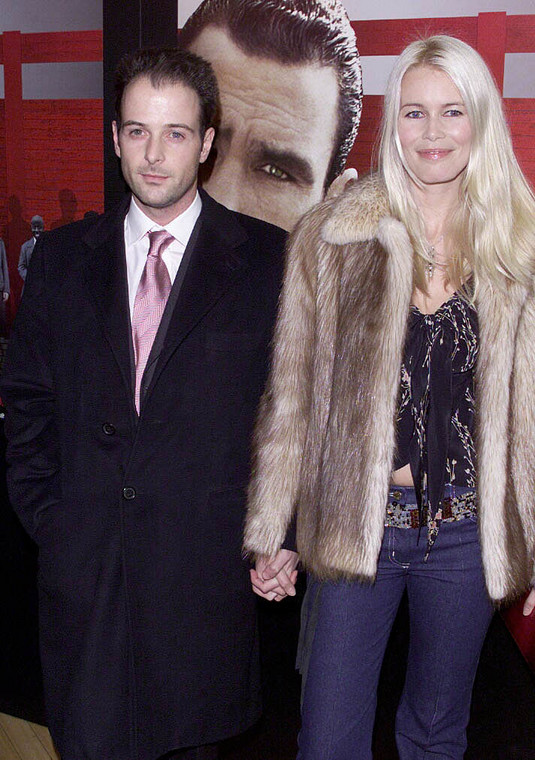 Claudia Schiffer i Matthew Vaughan w 2001 roku