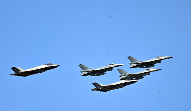 F-16