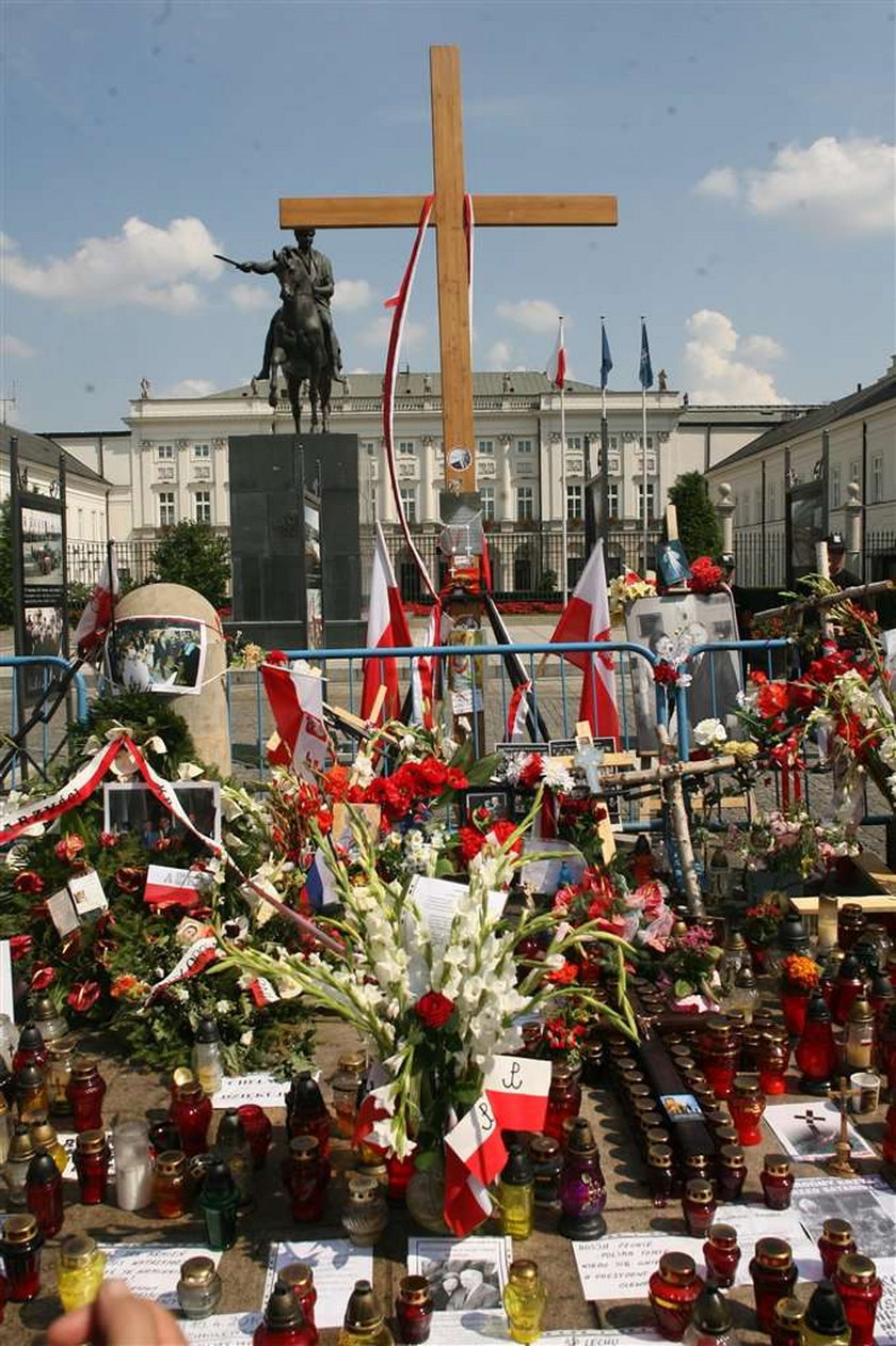 Kaczyński o krzyżu: Jesteśmy narodem katolickim i....