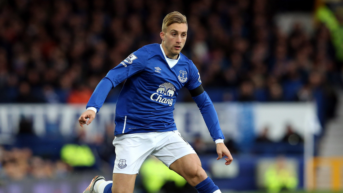 Gerard Deulofeu, hiszpański piłkarz, zawodnik Evertonu, na jednym z ostatnich treningów kadry Hiszpanii U-21, popisał się świetnym trafieniem.