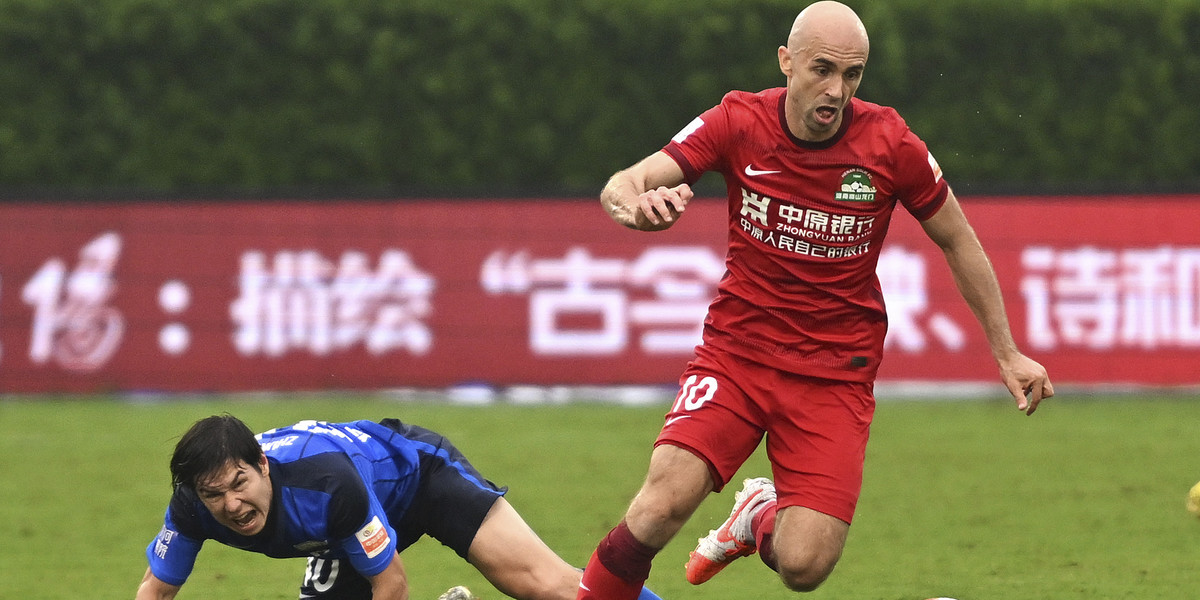 Adrian Mierzejewski w barwach chińskiego Guangzhou City.